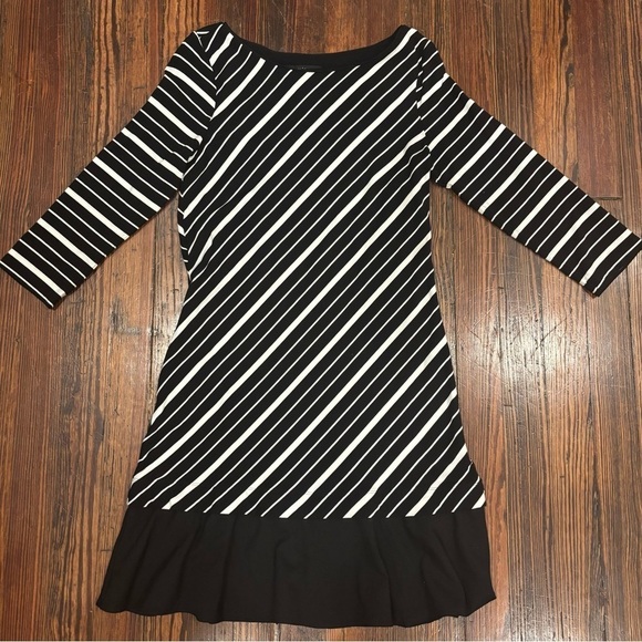 White House Black Market Dresses & Skirts - White House Black Market Skirted Striped Dress Sz M 3/4 Sleeve